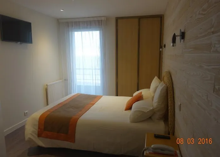 Logis Restaurant L'empreinte 圣米歇尔-谢夫谢夫