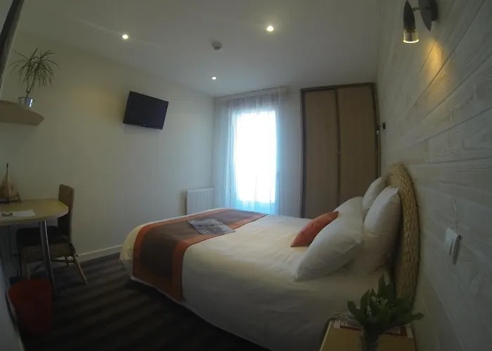 Logis Restaurant L'empreinte 2* 圣米歇尔-谢夫谢夫